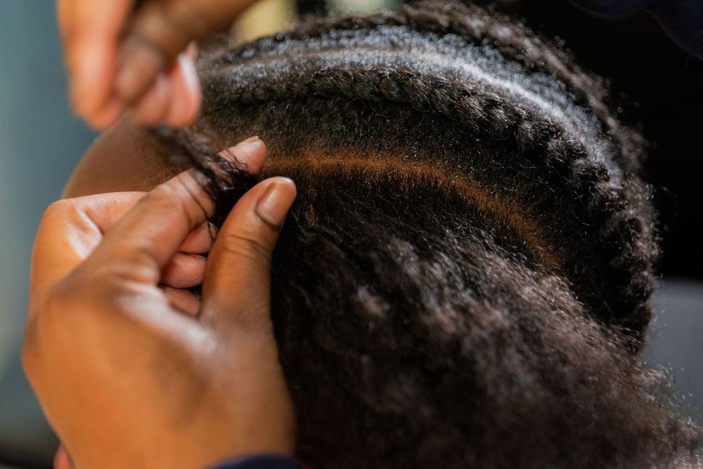 braiding-hands